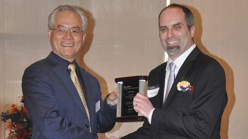Jack Thomas receives LAS award