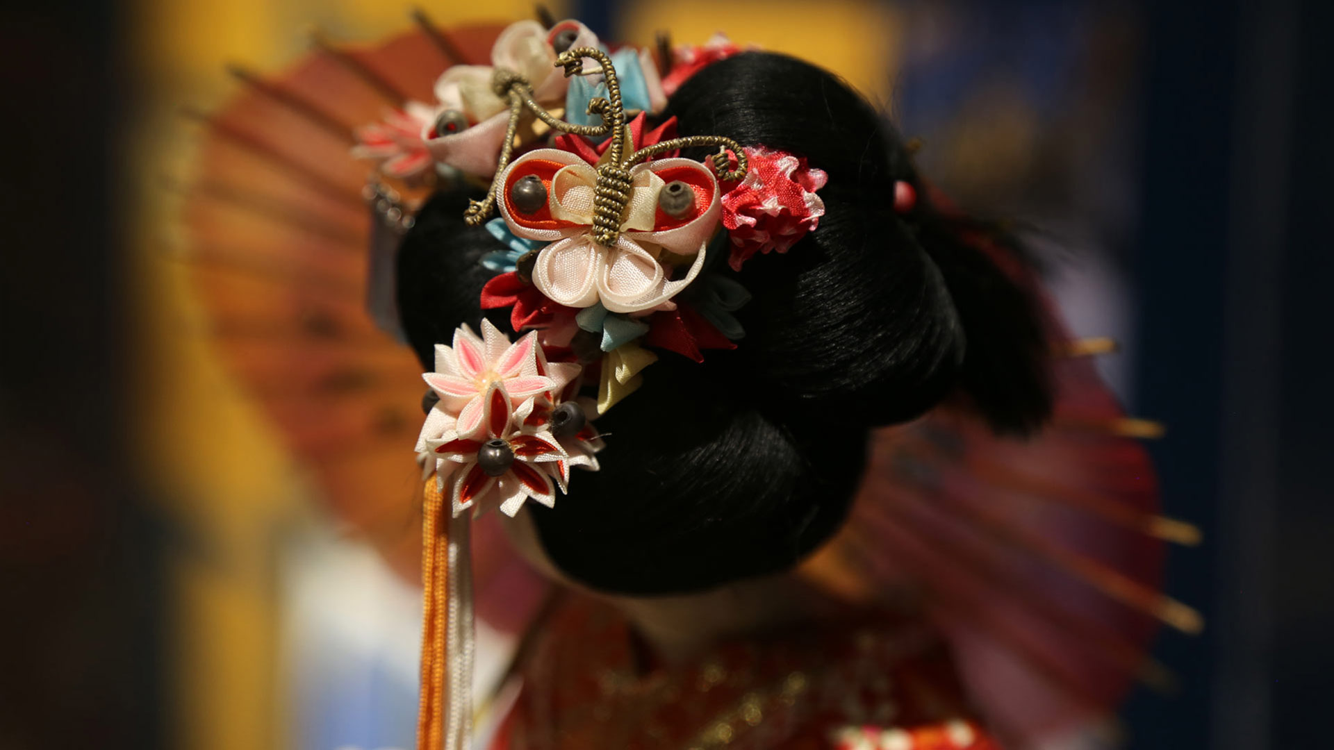 closeup of the beads in the doll's headdress