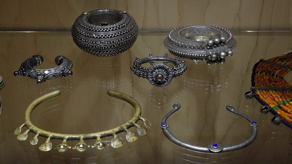 metal accessories that resemble jewelry