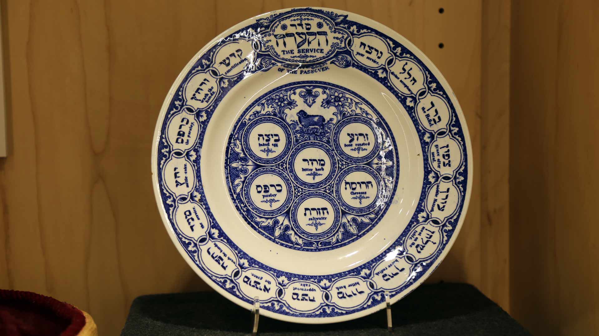 a round plate with navyblue prints