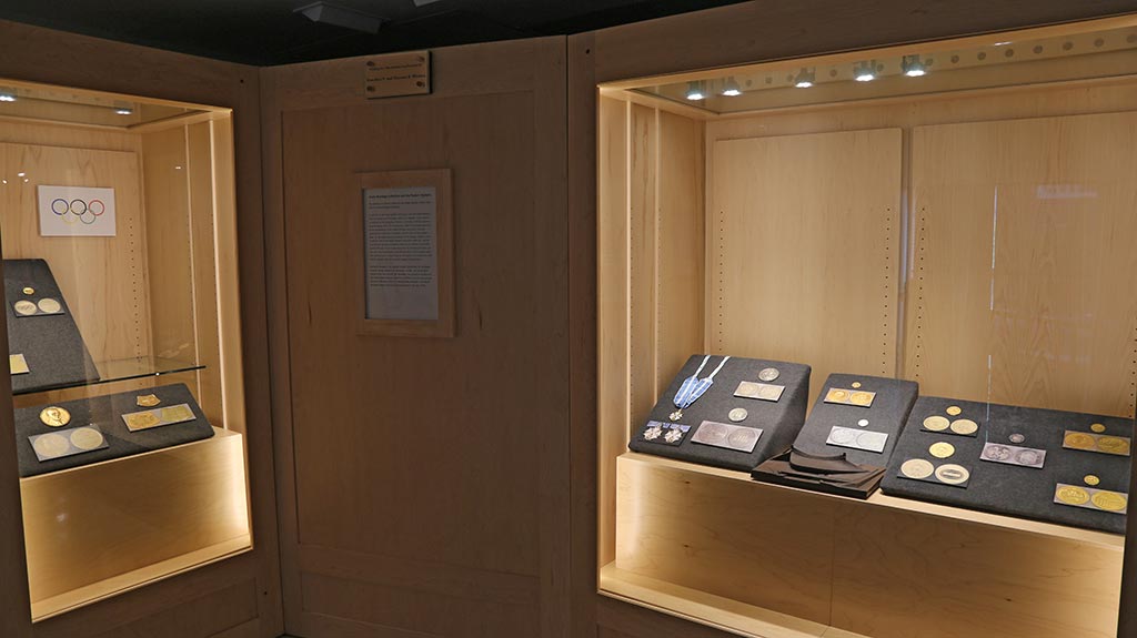 middle gallery overview showing the medals from both cases