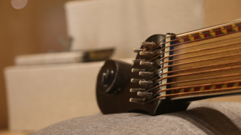 close-up shot of the top neck of the instrument