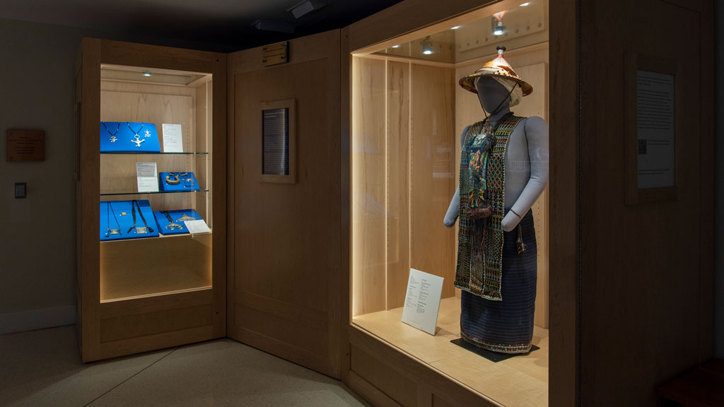 Beauty and Adornment in the Sahara: Tuareg and Wodaabe