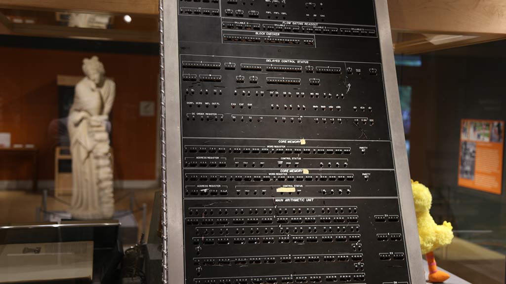 a more zoomed out shot of the early computer with some of the other parts of the exhibit visible